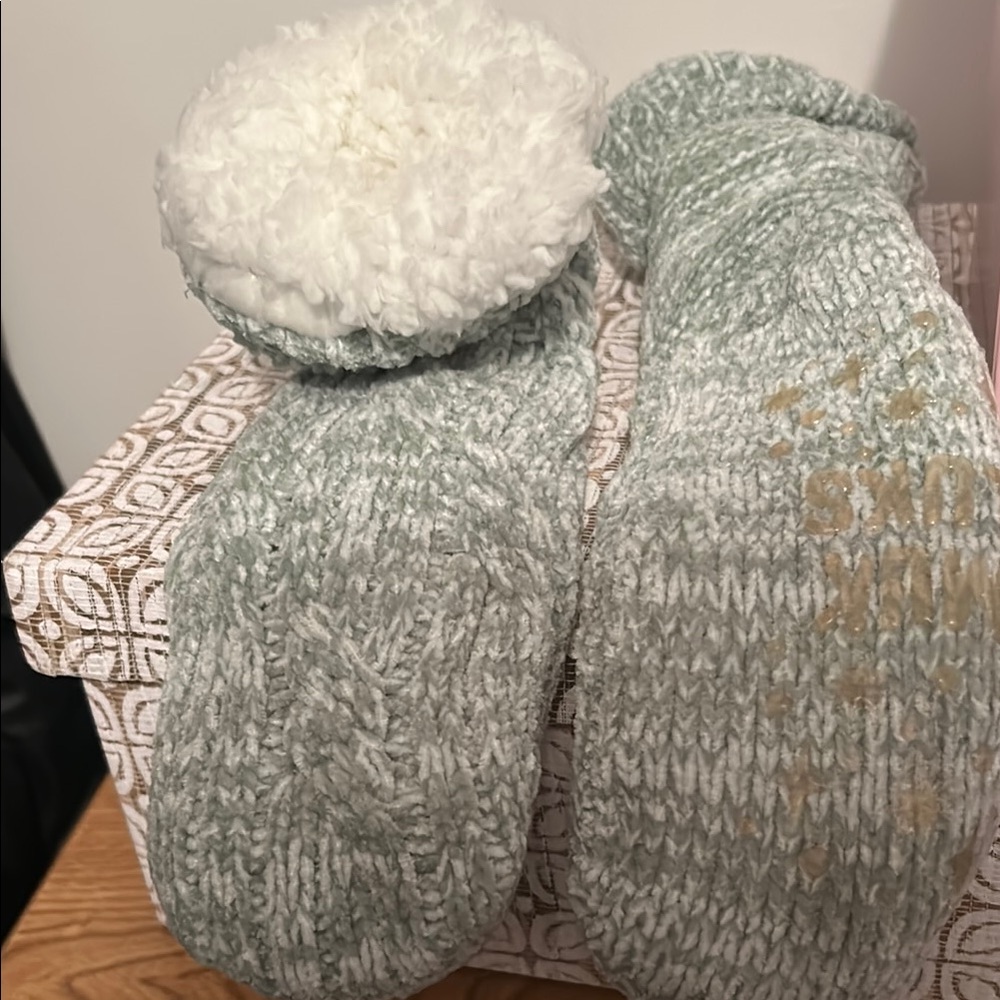Cozy Knit Mittens with Pom Pom